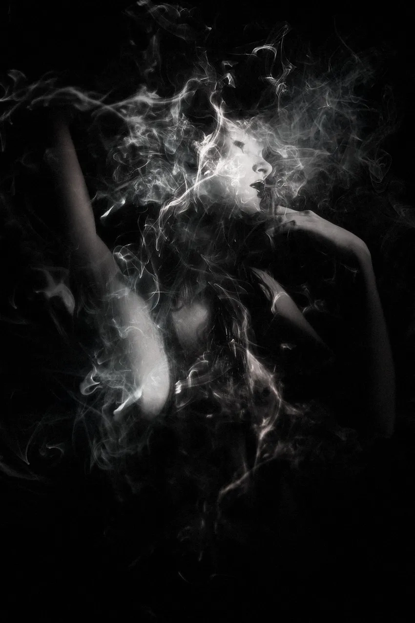 Thưởng thức ảnh khói nghệ thuật trắng đen tinh tế