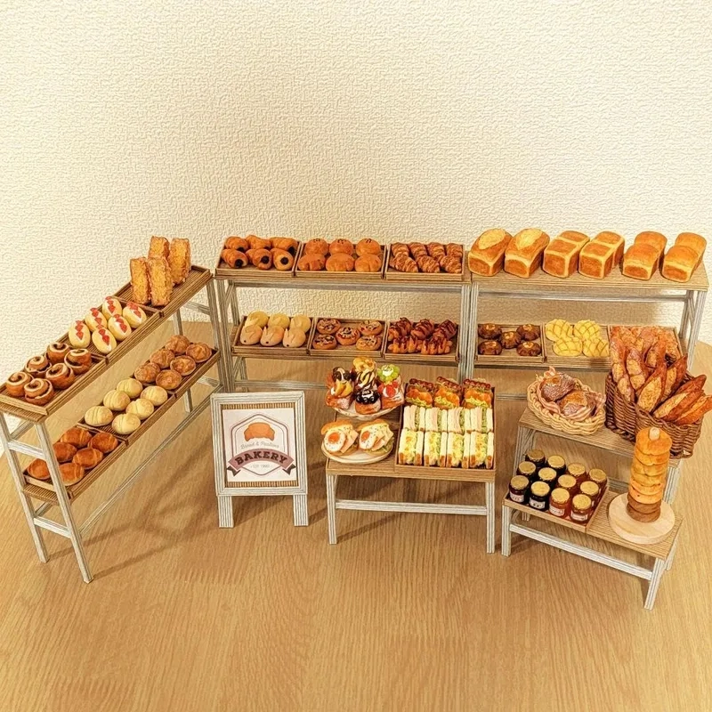 Bé vui chơi với làm bánh mì tí hon xinh xắn