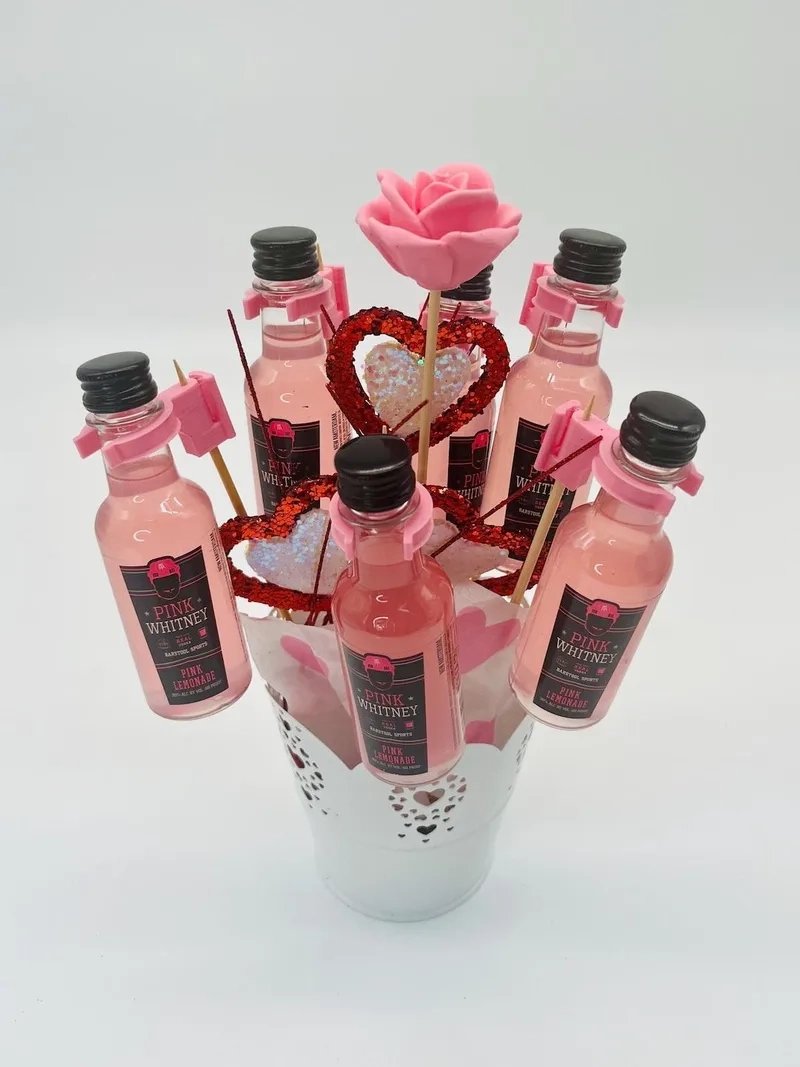 Xinh xắn và tinh tế với chai rượu nhỏ xinh