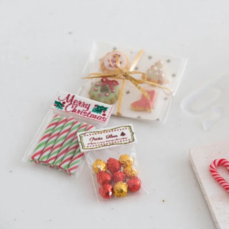 Trang trí bàn chơi với đồ ăn vặt nhỏ xinh