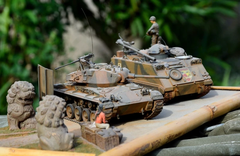 Làm đẹp góc phòng bằng mô hình chiến tranh mini decor