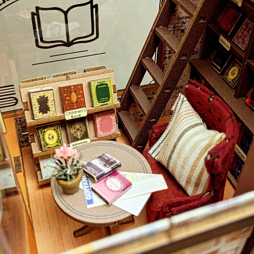 Book nook thư viện mở lối vào thế giới sách huyền ảo