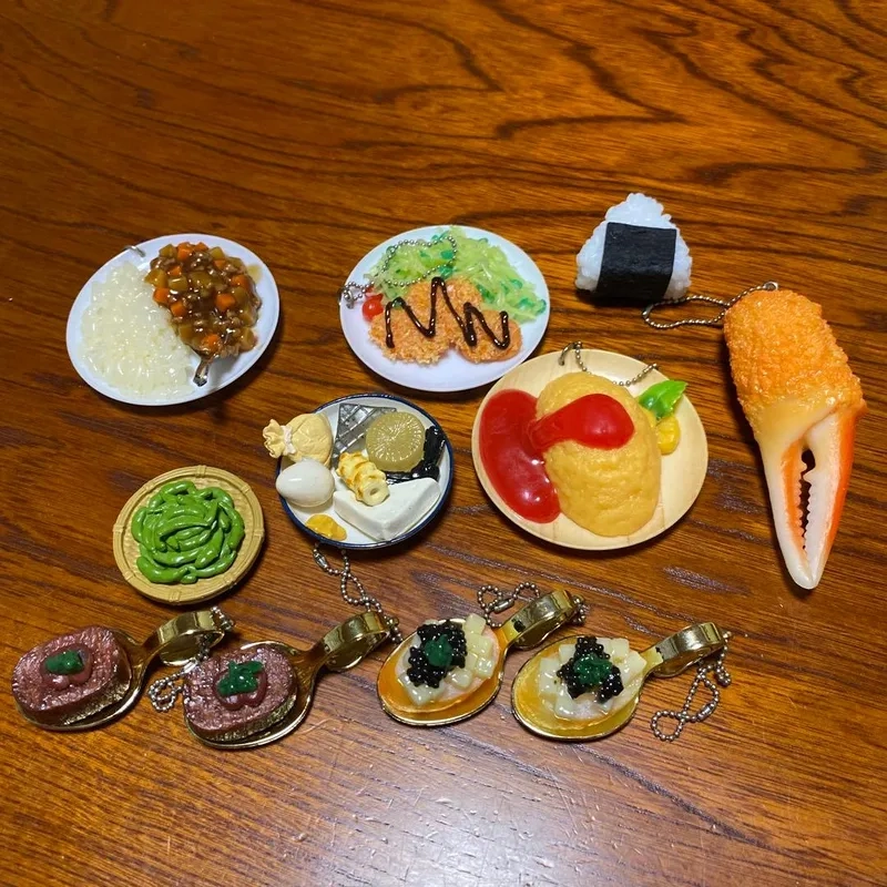 Trang trí bàn tiệc xinh với đồ ăn giả mini