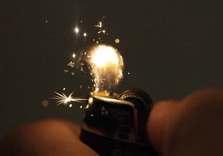 Chiêm ngưỡng hình ảnh tia lửa lửa bén sống động