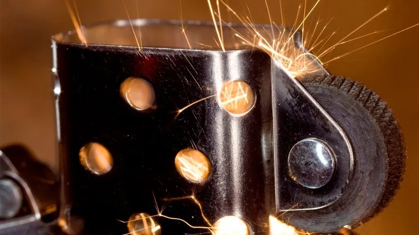 Kỹ thuật chụp tia lửa macro sáng tạo cho người mới