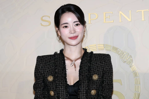 Nữ diễn viên Hàn Quốc Lim Ji Yeon tham dự triển lãm BVLGARI Serpenti 75 years of infinite tales tại phòng tranh Kukje