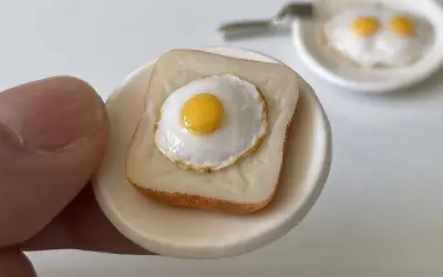 Xu hướng rán trứng bằng chảo tí hon đáng yêu cho bữa sáng