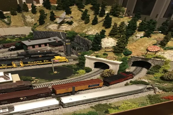 Mô hình xe lửa mini đẹp hút mắt khiến bạn muốn sở hữu ngay