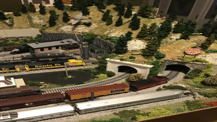 Mô hình xe lửa mini đẹp hút mắt khiến bạn muốn sở hữu ngay