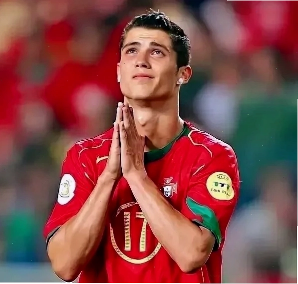 Ảnh chế meme Ronaldo "chất" lừ