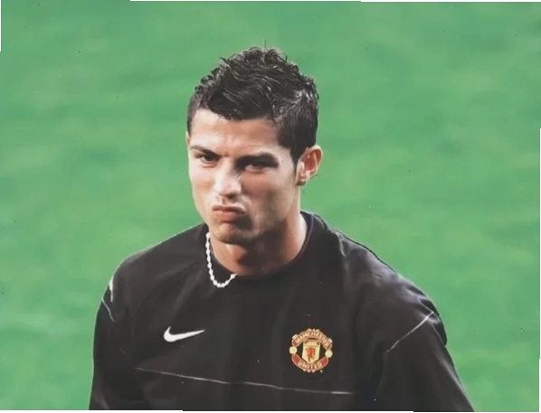 Ảnh chế meme Ronaldo "cute"