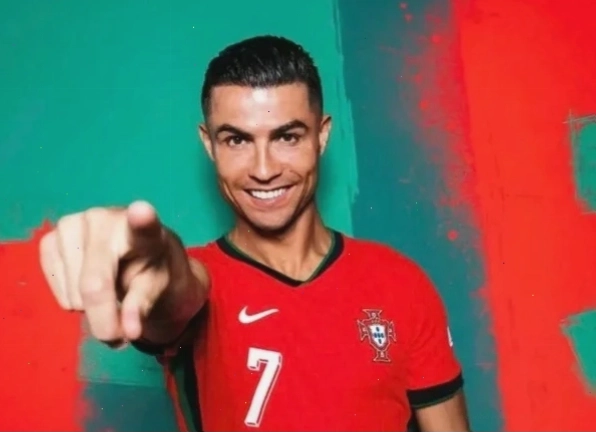 Ảnh Ronaldo meme với biểu cảm "ngơ ngác"