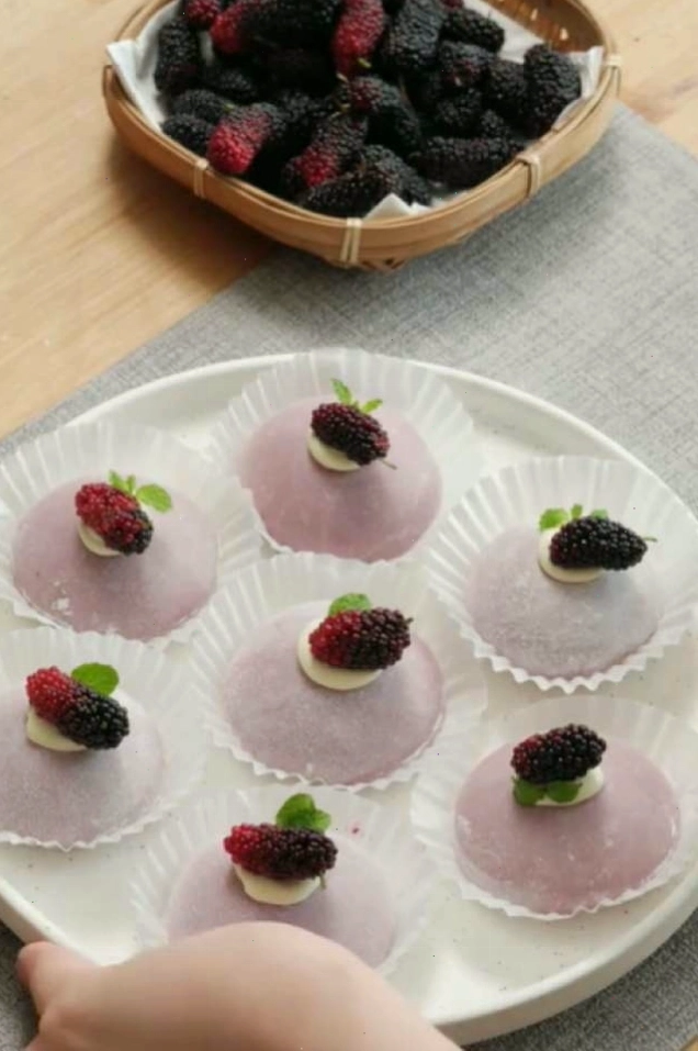 Bánh mochi kem dâu tằm tươi mát và bổ dưỡng