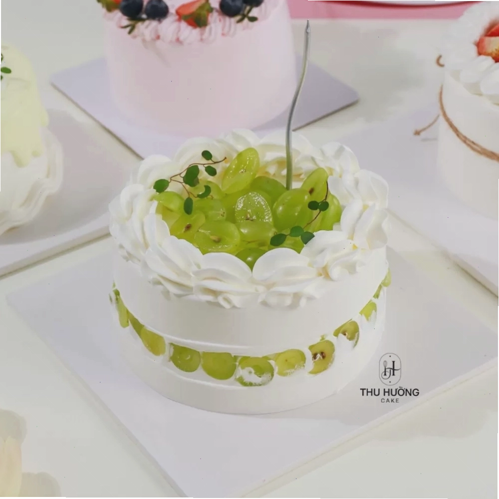 Bánh sinh nhật trang trí nho xanh bắt mắt