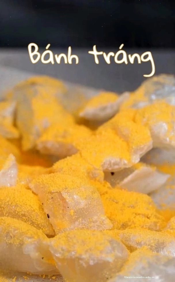 Bánh tráng lắc phô mai kết hợp với hến xào