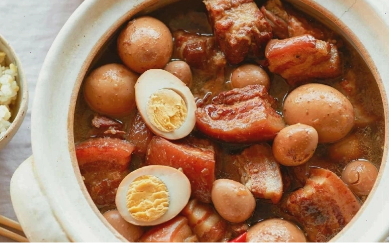 Bảo quản thịt kho trứng cút trong tủ lạnh
