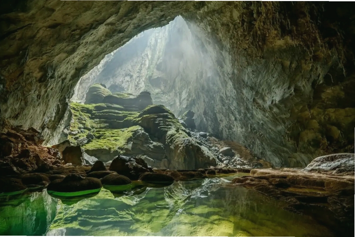 Bên trong hang Sơn Đoòng rộng lớn