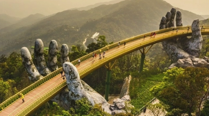 Bên trong Hang Sơn Đoòng rộng lớn