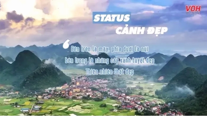 Bình minh trên biển với những con thuyền nhỏ