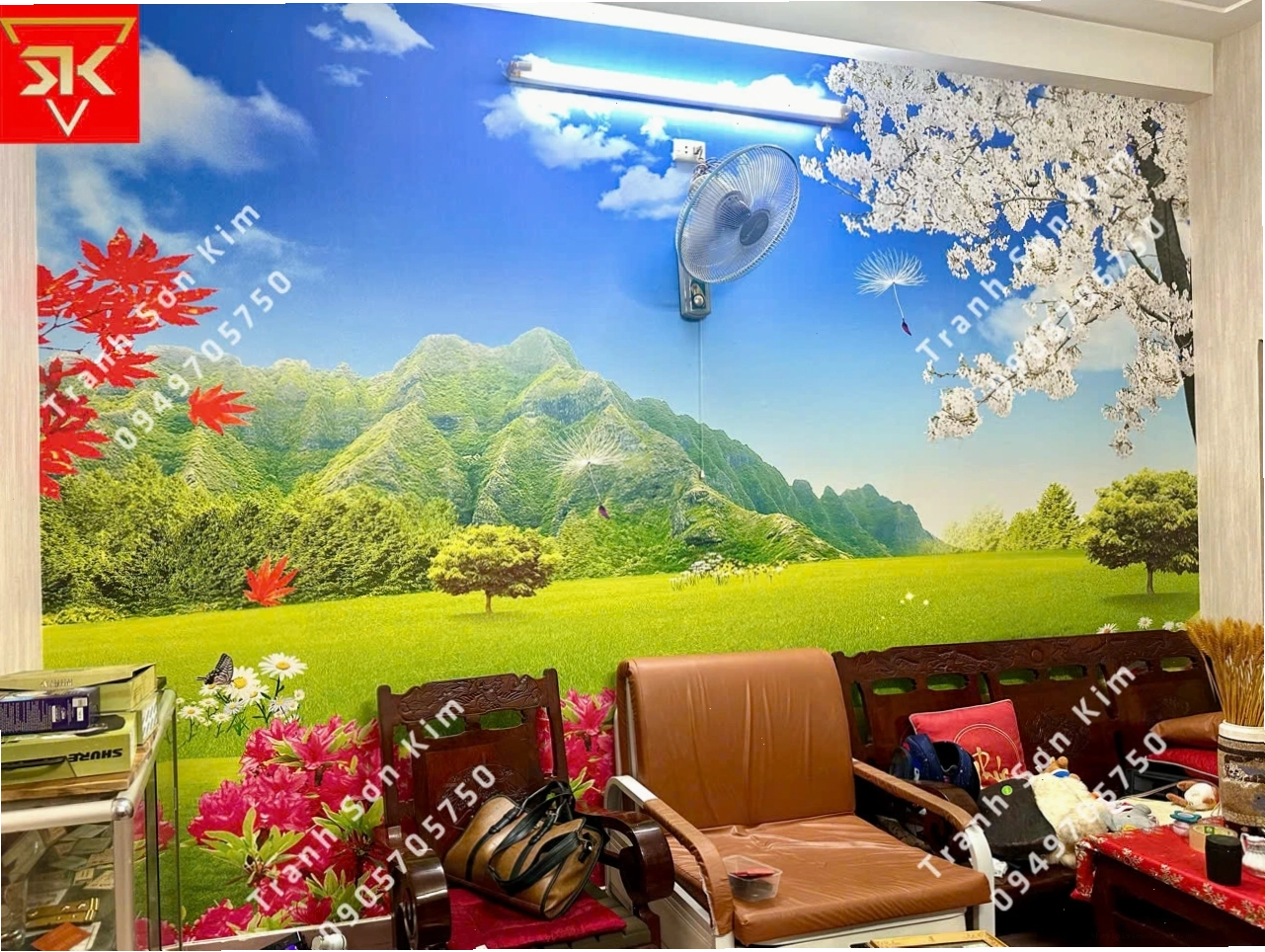 Bức tranh phong cảnh đồi núi với sắc màu rực rỡ của hoàng hôn