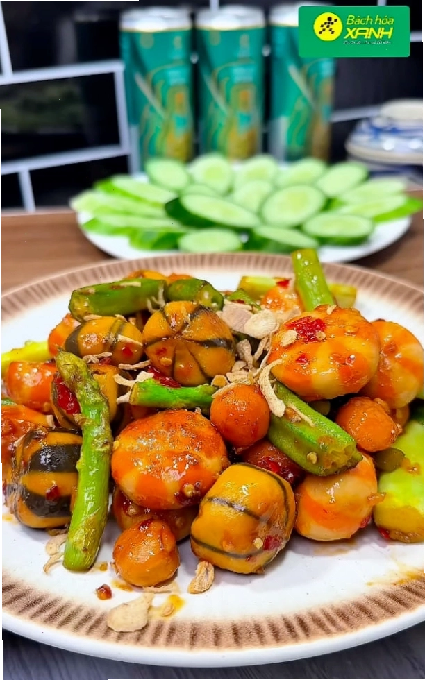 Cá viên chiên chấm nước mắm chua ngọt