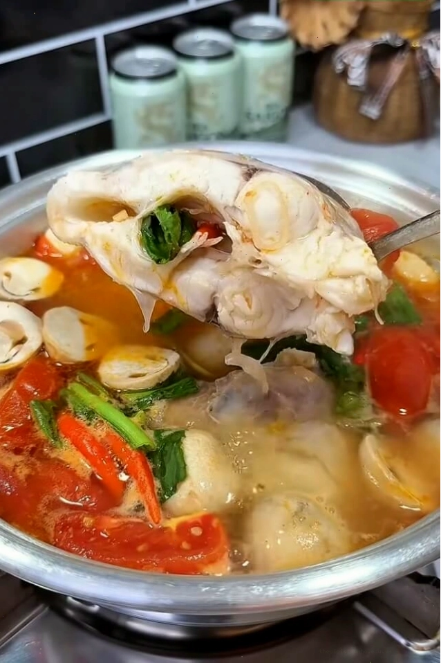 Cách nấu lẩu cá diêu hồng chua cay đậm đà