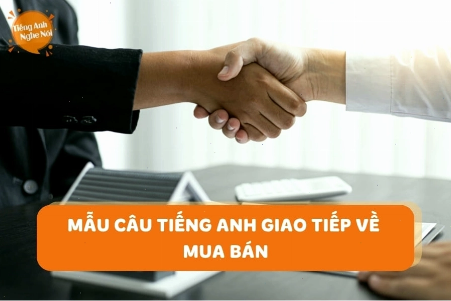 Cận cảnh một con gián đất đang di chuyển trên nền đất ẩm