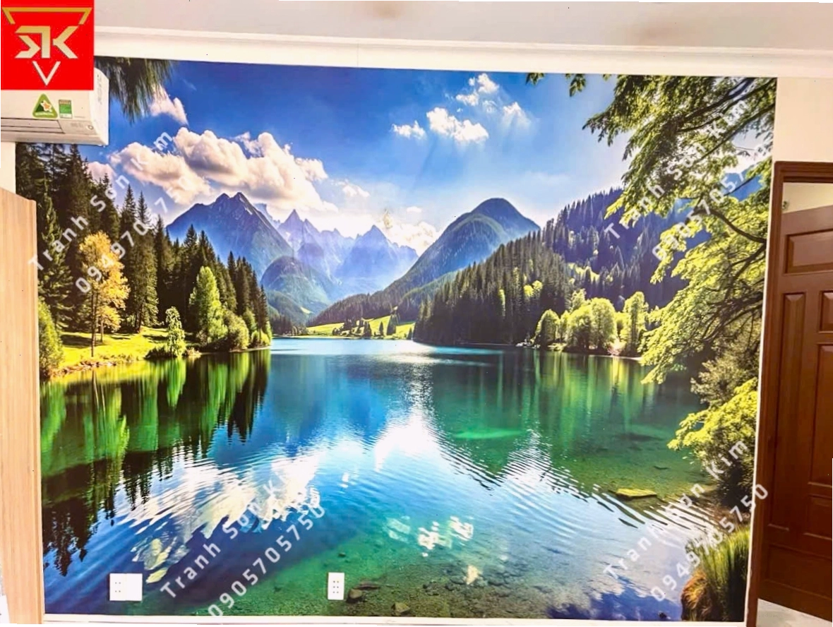 Cảnh núi non hùng vĩ dưới ánh nắng vàng rực rỡ