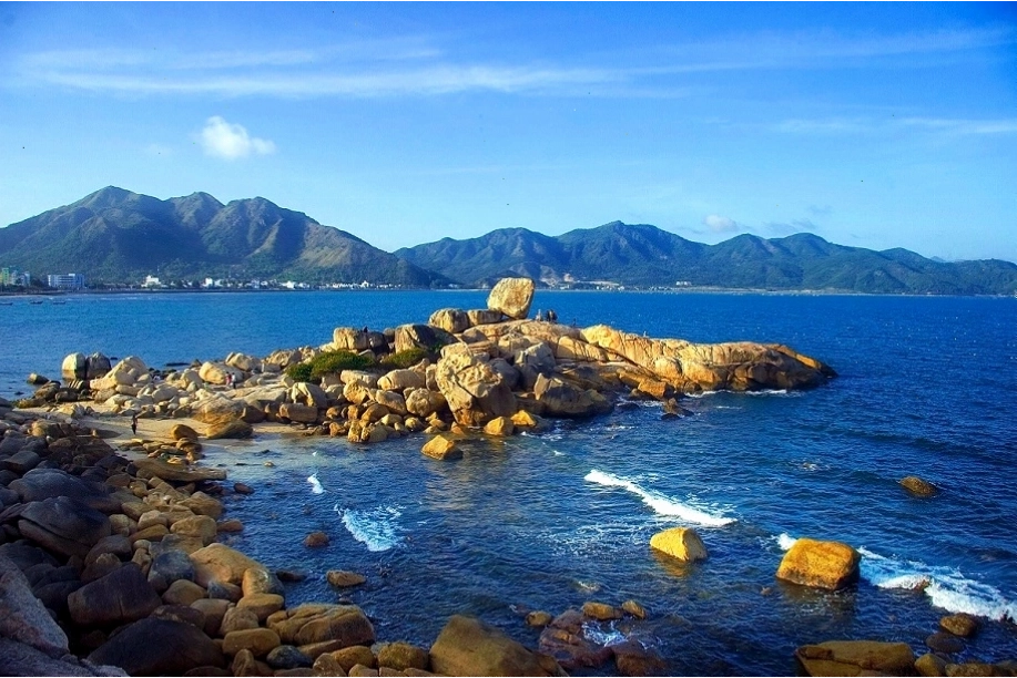 Cảnh quan độc đáo tại Hòn Chồng Nha Trang