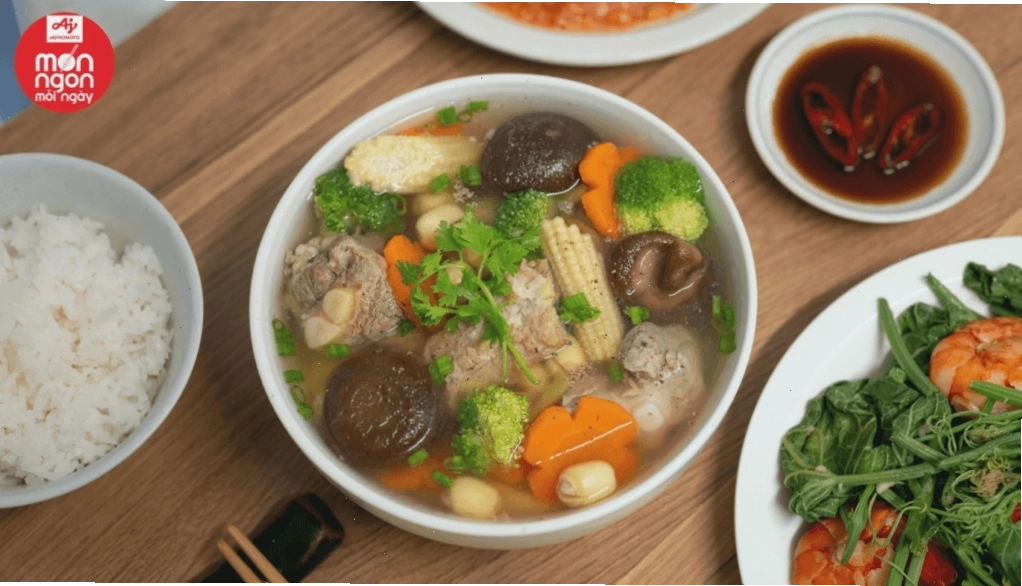 Canh sườn hạt sen bổ dưỡng cho bữa cơm gia đình