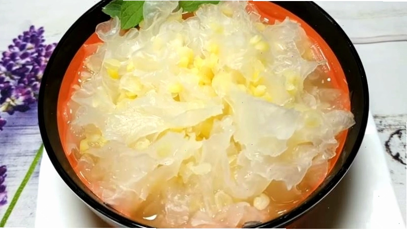 Chè đậu xanh nấm tuyết với vị ngọt thanh dịu