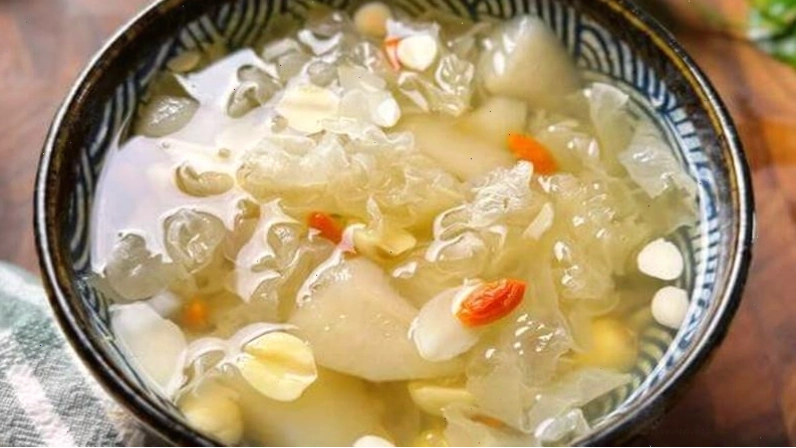 Chè nấm tuyết ngọt mát thanh nhiệt