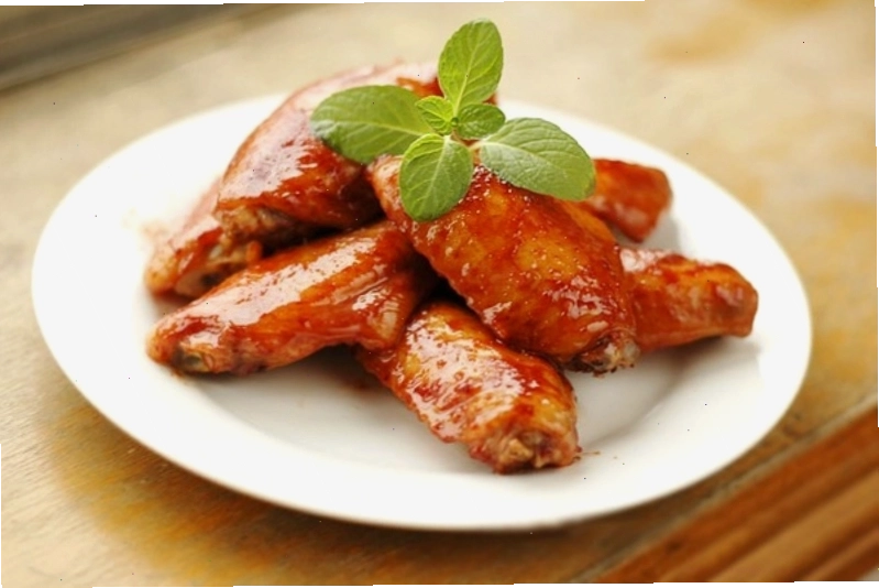 Gà kho CocaCola với màu sắc hấp dẫn và vị ngọt lạ miệng