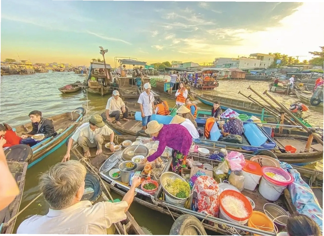Gành Đá Dĩa với những khối đá bazan hình lục giác xếp chồng kỳ lạ