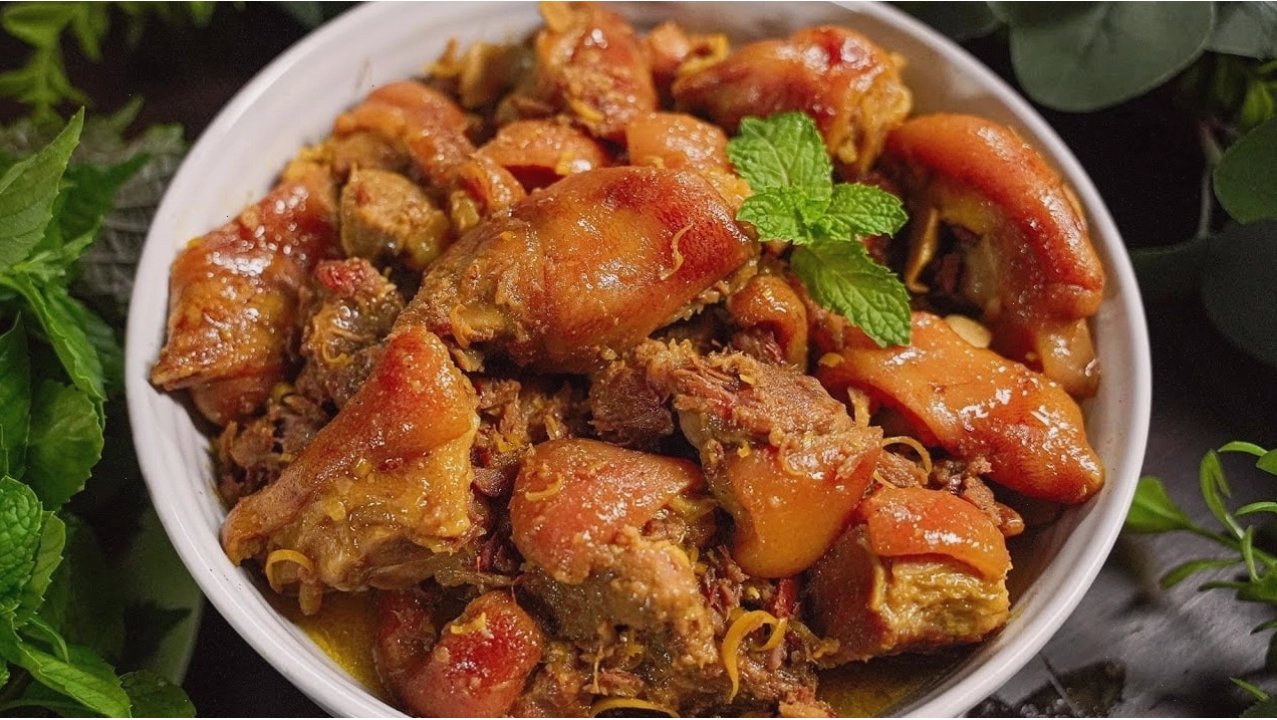 Giò heo giả cầy thơm ngon hấp dẫn với màu nâu cánh gián óng ánh