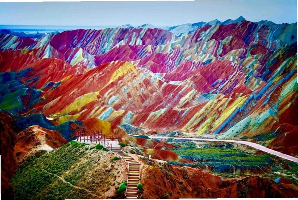 Hẻm núi Grand Canyon với các lớp đá trầm tích nhiều màu sắc
