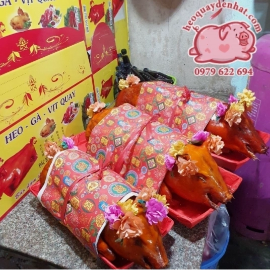 Heo sữa quay chín vàng đều