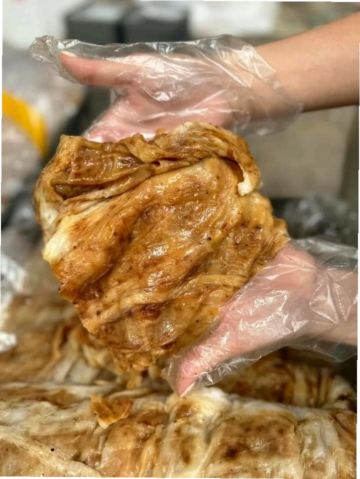 Hình ảnh cận cảnh bánh cuốn Mão Điền thơm ngon