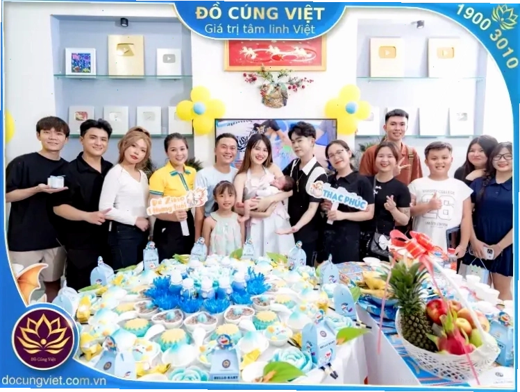 Hình ảnh lễ đầy tháng trang trọng và ấm cúng