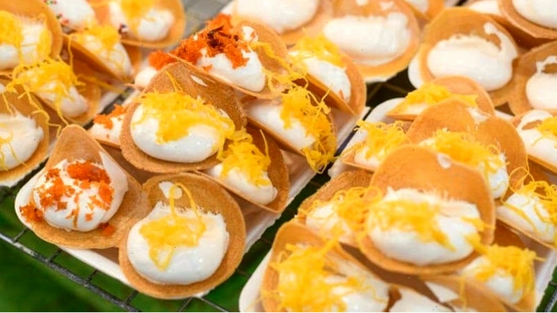 Khanom Bueang - Bánh kẹp Thái Lan