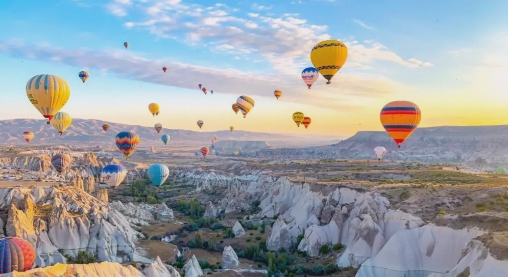Khung cảnh đẹp ấn tượng của thung lũng Cappadocia với những khối đá kỳ lạ