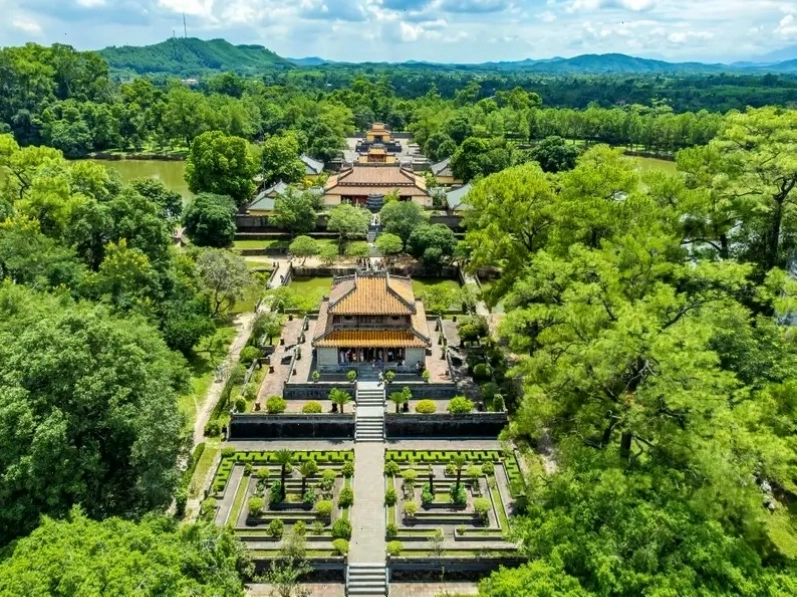 Lăng Minh Mạng với kiến trúc đối xứng, trang nghiêm