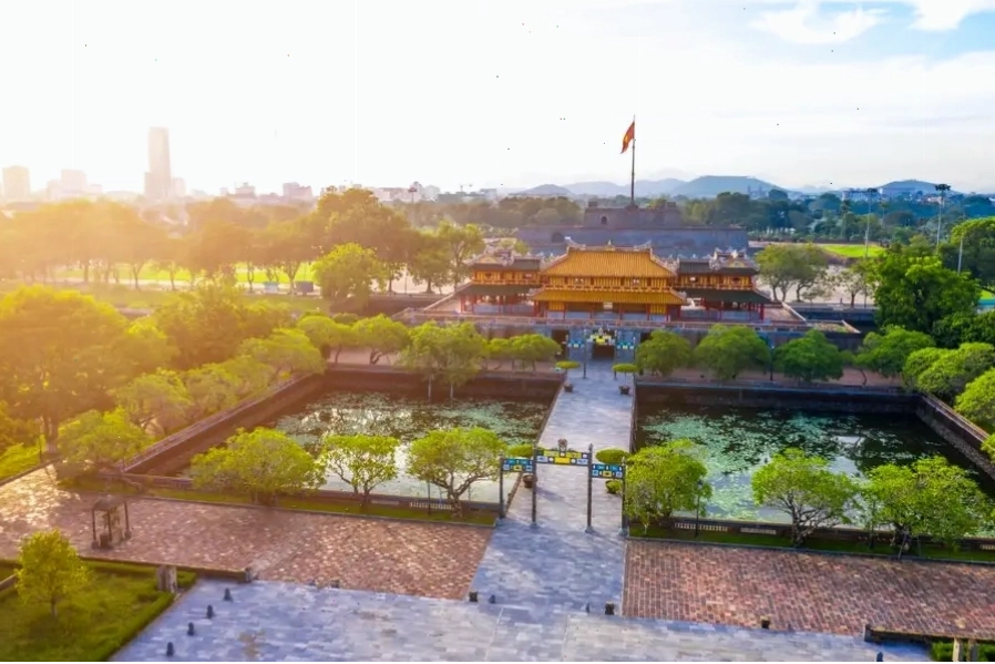 Lăng Tự Đức với kiến trúc hài hòa giữa thiên nhiên, một cảnh đẹp Huế đầy thơ mộng