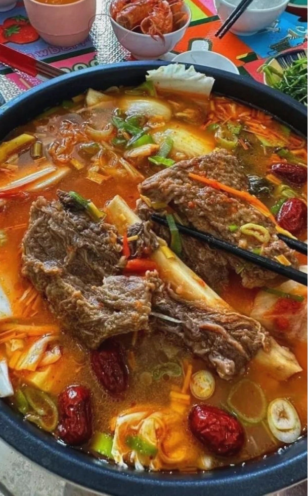 Lẩu sườn bò chua cay đậm đà