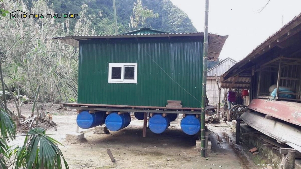 Mẫu nhà phao nổi với thùng phi lớn được thiết kế bên dưới