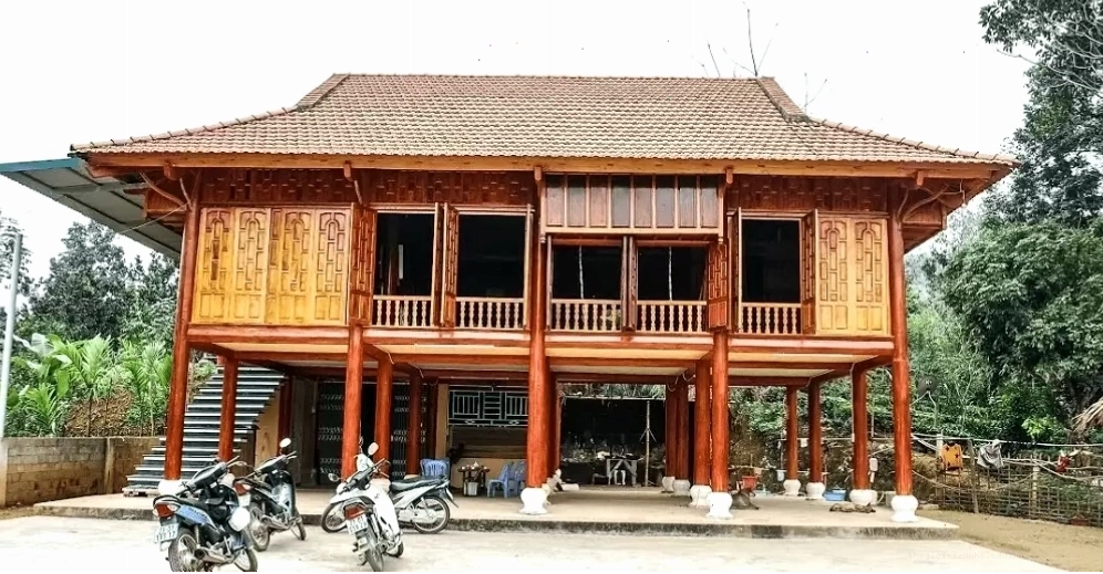 Mẫu nhà sàn 2 tầng đẹp, hiện đại