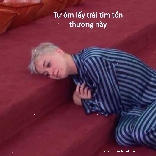 Meme buồn bã trong tình yêu với biểu cảm thất vọng