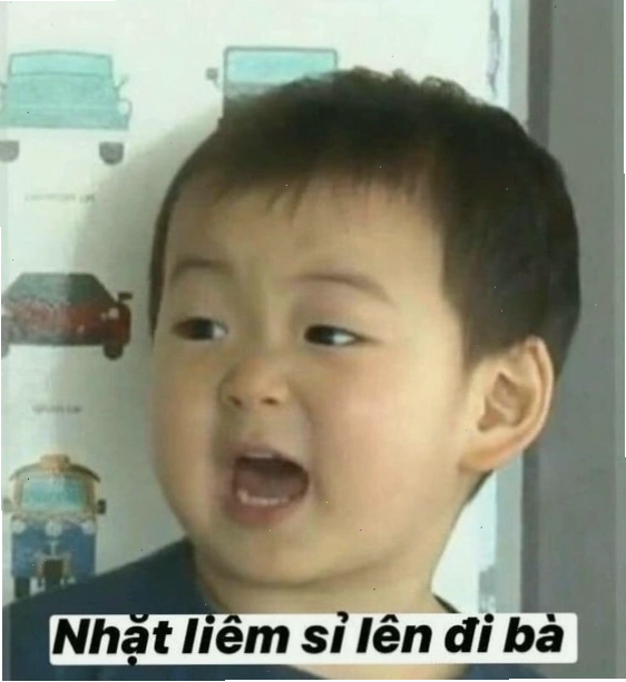 Meme em bé đang giận dỗi, tỏ vẻ không vui