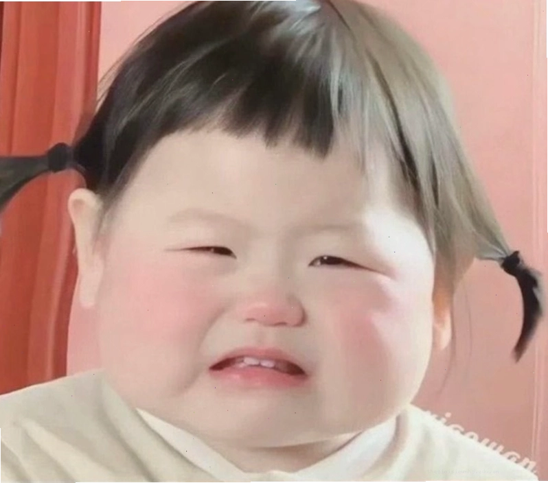 Meme em bé khóc, biểu cảm đáng yêu nhưng đầy cảm xúc