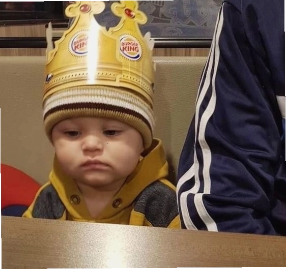 Meme em bé với biểu cảm buồn bã